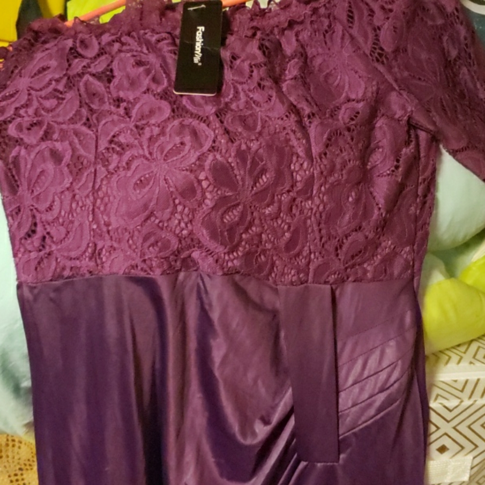 Women Plum Gown size Large tag still on. Never wor